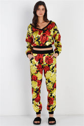 Ensemble haut et pantalon à col en V et imprimé floral rouge et citron vert effet satiné noir