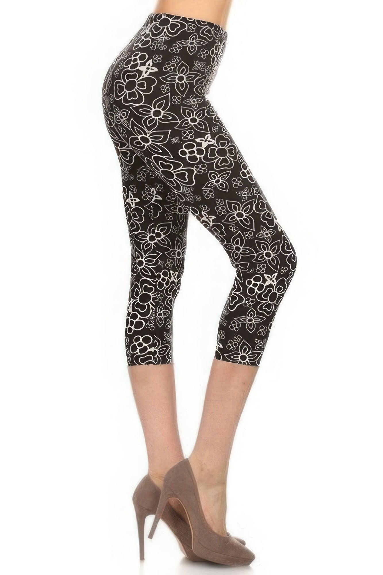 Leggings Capri courts à imprimé multicolore dans un style ajusté avec une taille haute à bandes.