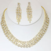 Ensemble collier et boucles d'oreilles en strass