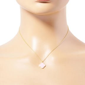 Collier avec pendentif en forme de fleur trempé dans l'or