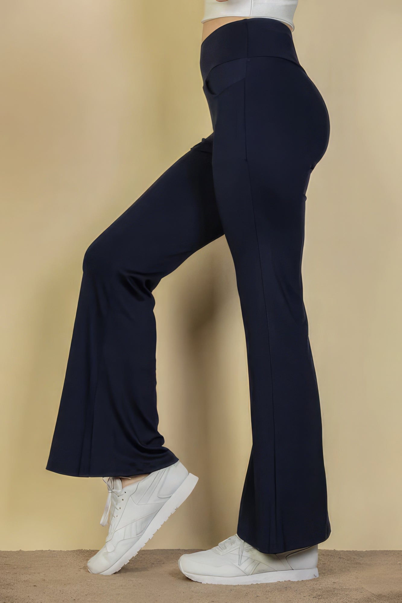 Pantalon évasé taille haute avec poche avant