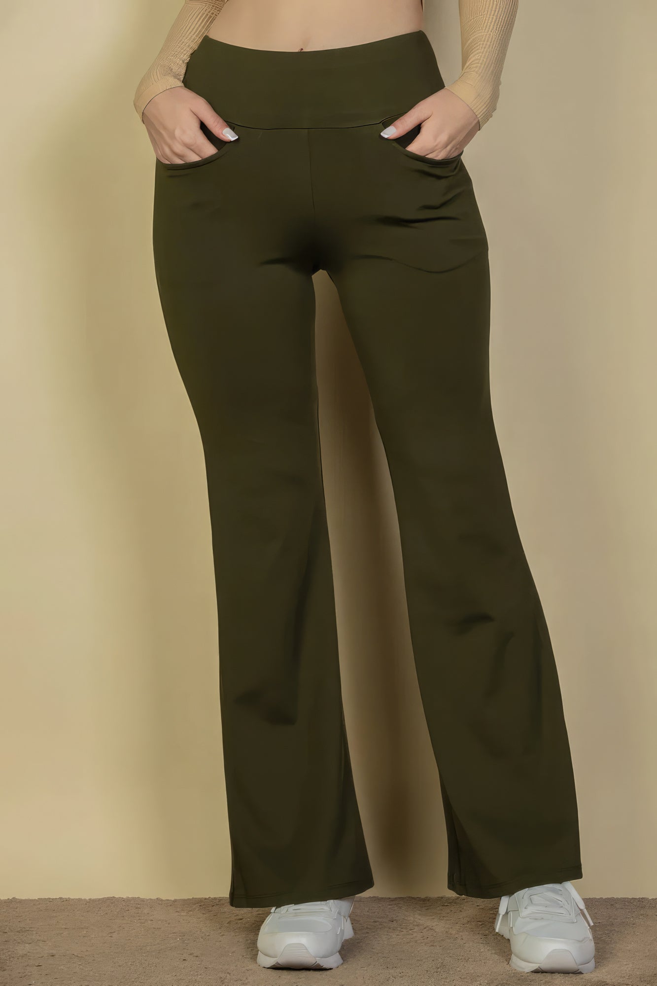 Pantalon évasé taille haute avec poche avant