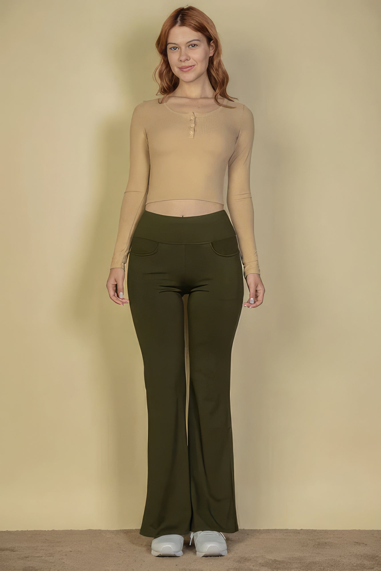 Pantalon évasé taille haute avec poche avant