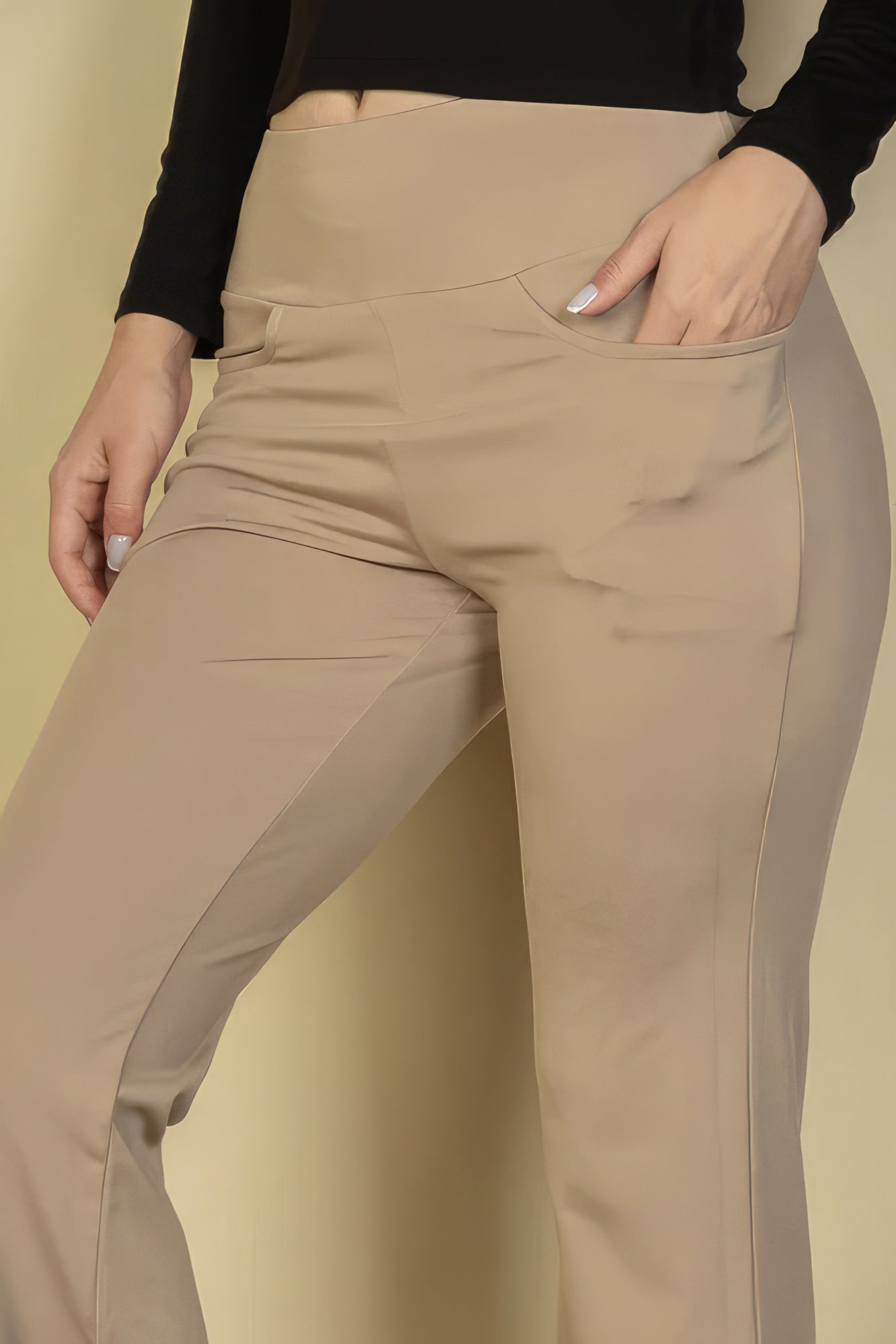 Pantalon évasé taille haute avec poche avant