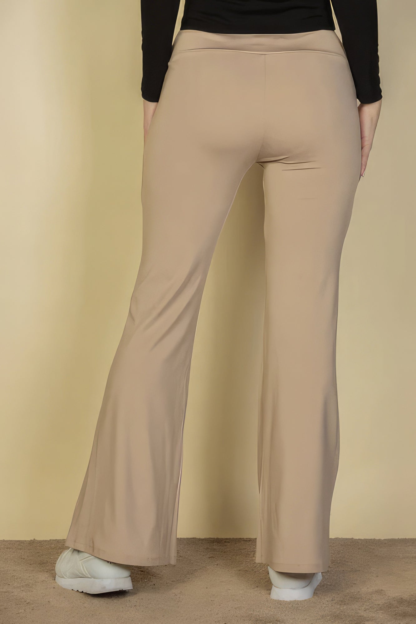 Pantalon évasé taille haute avec poche avant