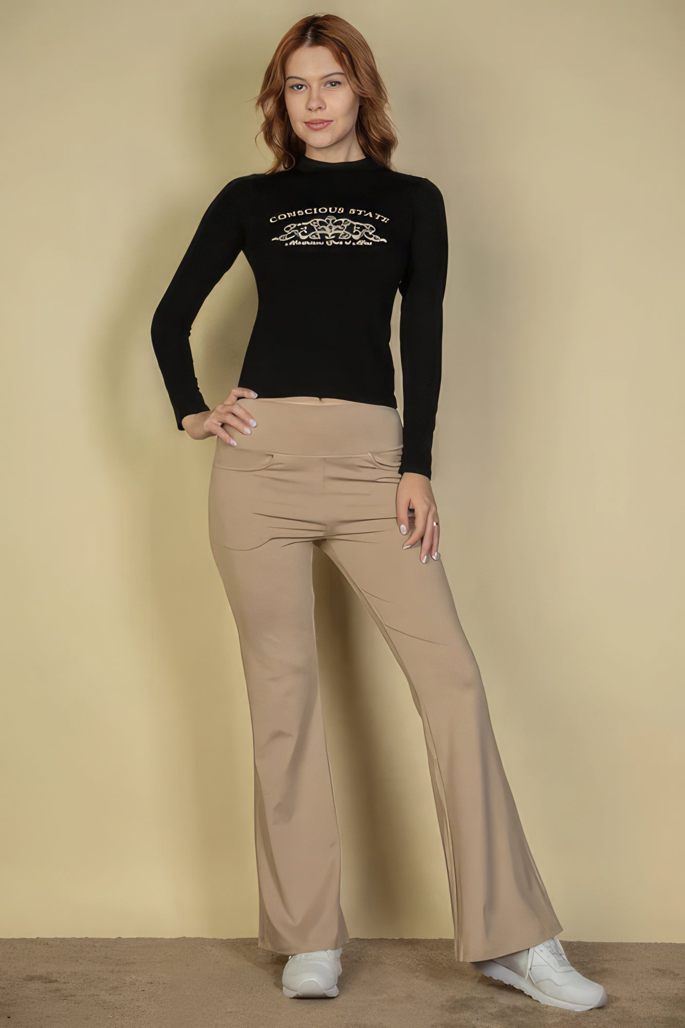 Pantalon évasé taille haute avec poche avant