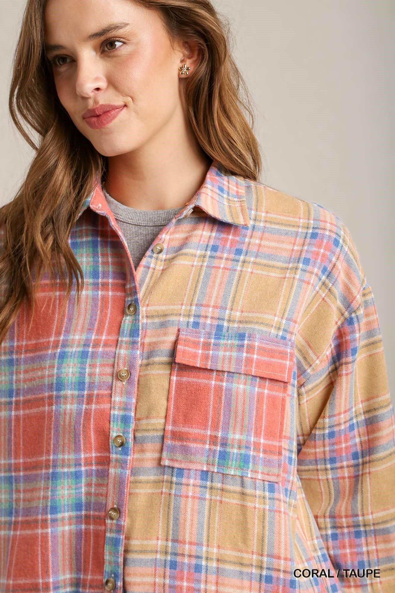 Chemise boutonnée à carreaux mixtes en flanelle avec poche avant