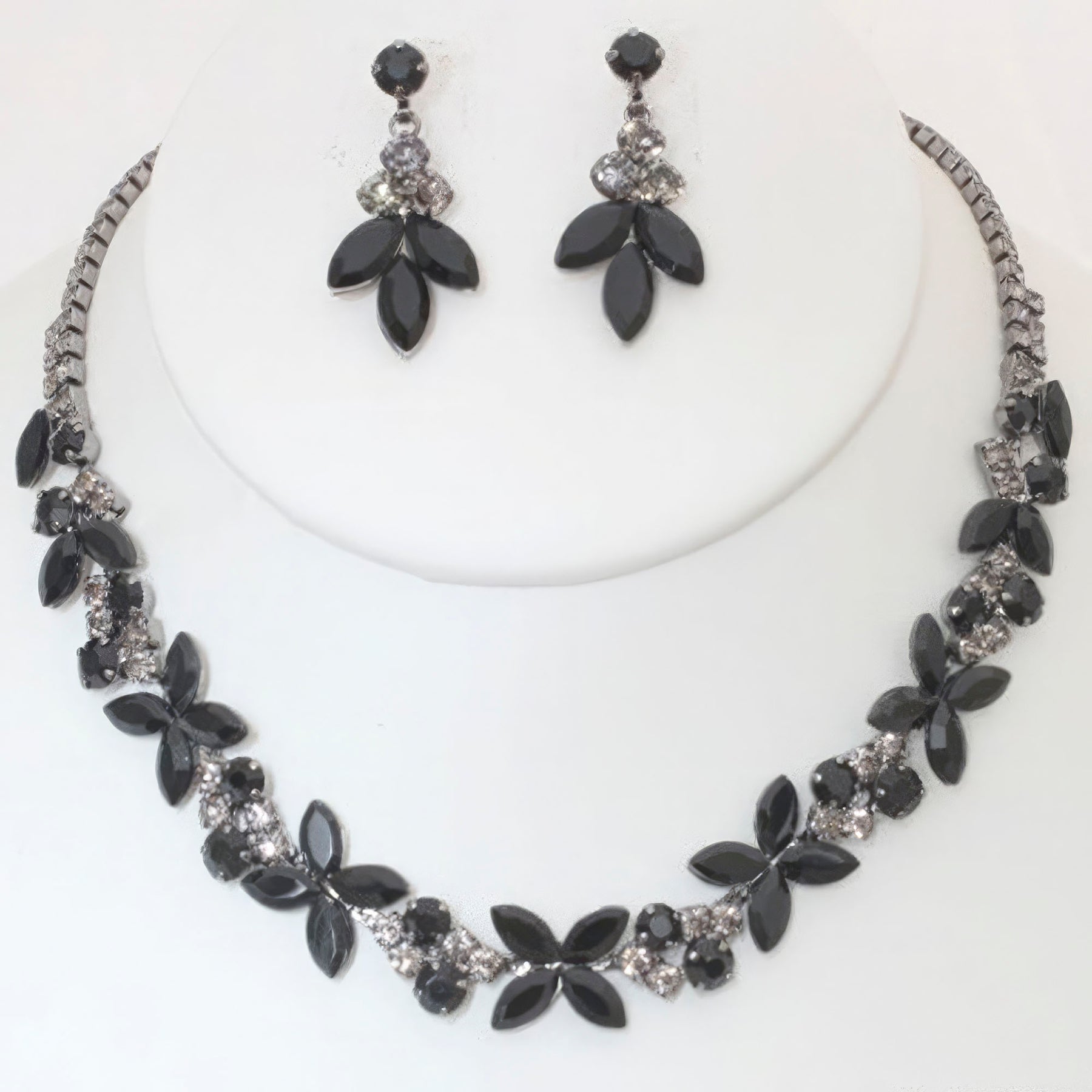 Ensemble collier et boucles d'oreilles en cristal strass